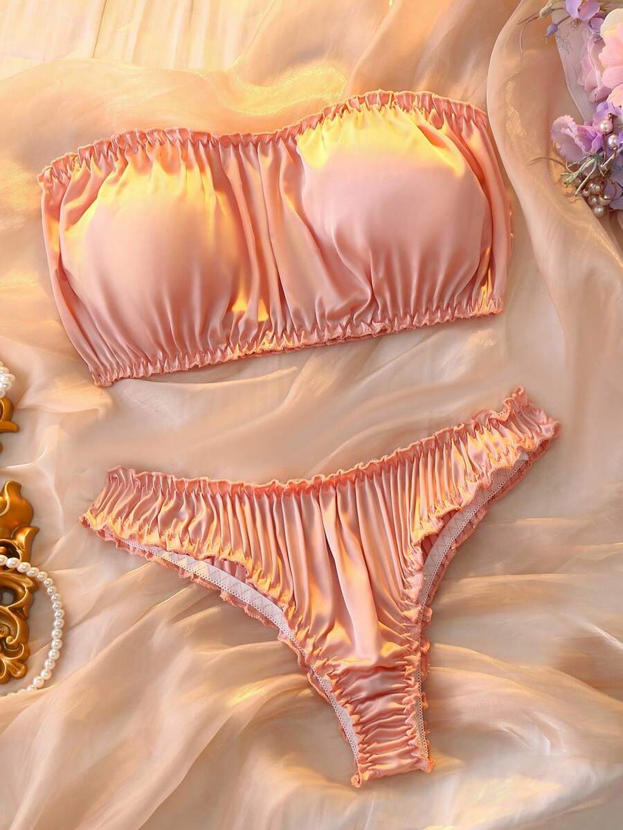 ست لباس زیر زنانه DelicateAllure – طراحی خاص با بند چین‌دار و سرشانه باز