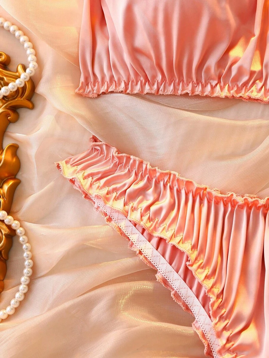 ست لباس زیر زنانه DelicateAllure – طراحی خاص با بند چین‌دار و سرشانه باز
